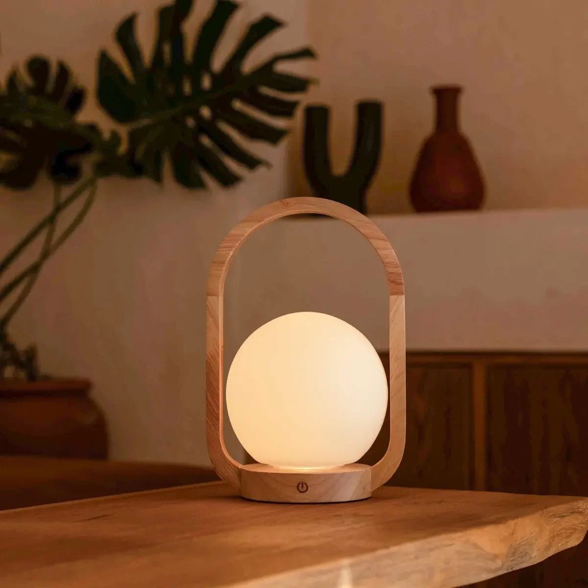 Lampada ricaricabile in legno Skye marrone chiaro