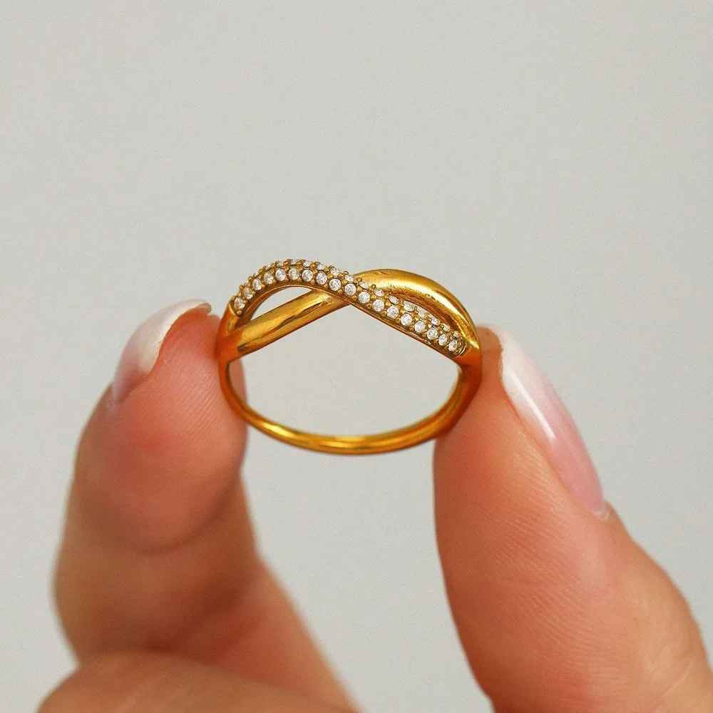 Michelli - Double Layer Cross Gold Ring