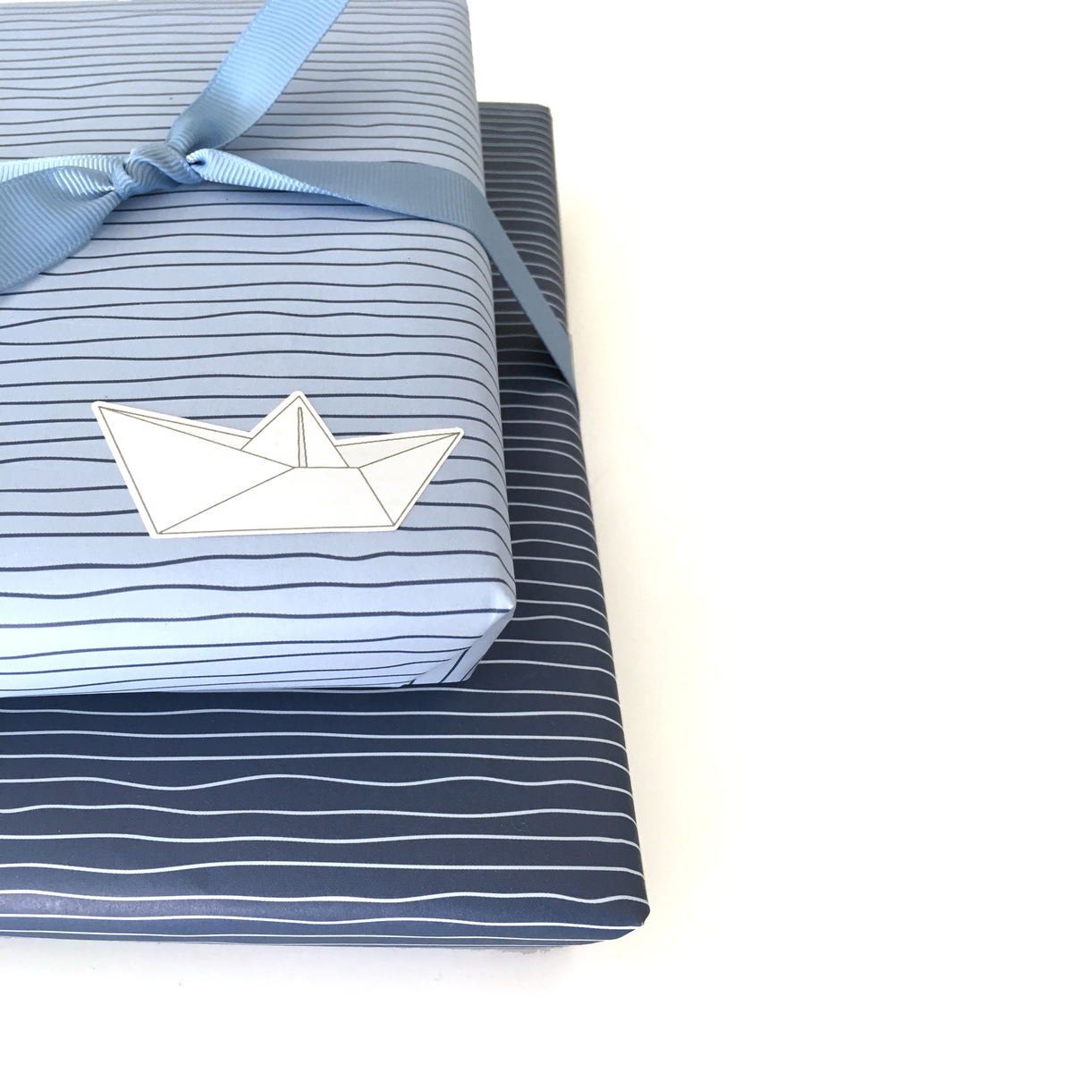 Blauw inpakpapier met golfpatroon - Maritiem inpakpapier voor doop, communie en bevestiging, inpakken van papierwater