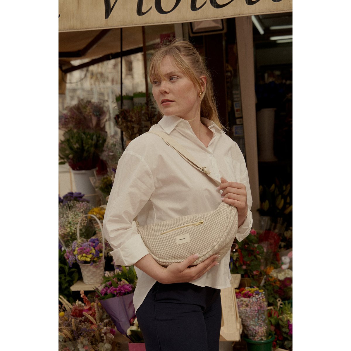 Elio half-moon bag