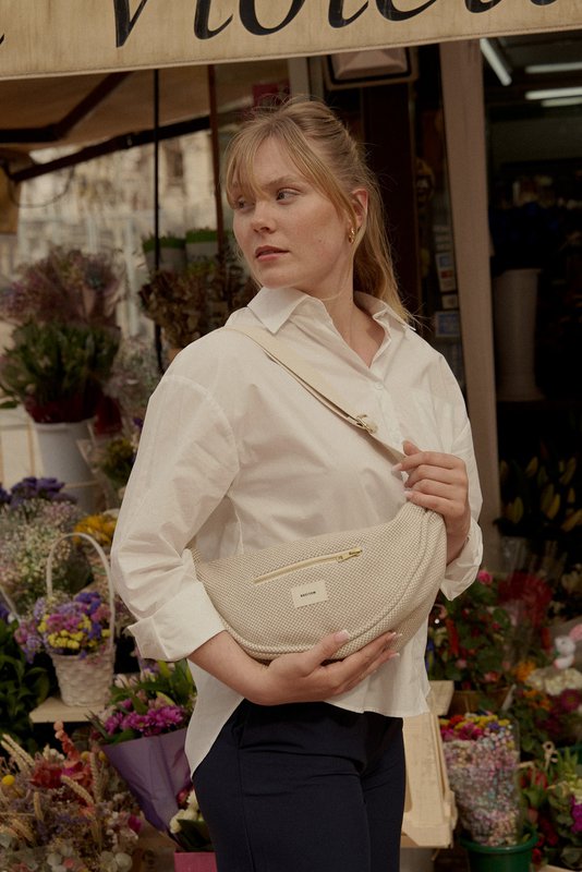 Elio half-moon bag