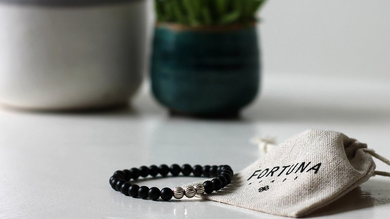 Minimal Black Onyx
