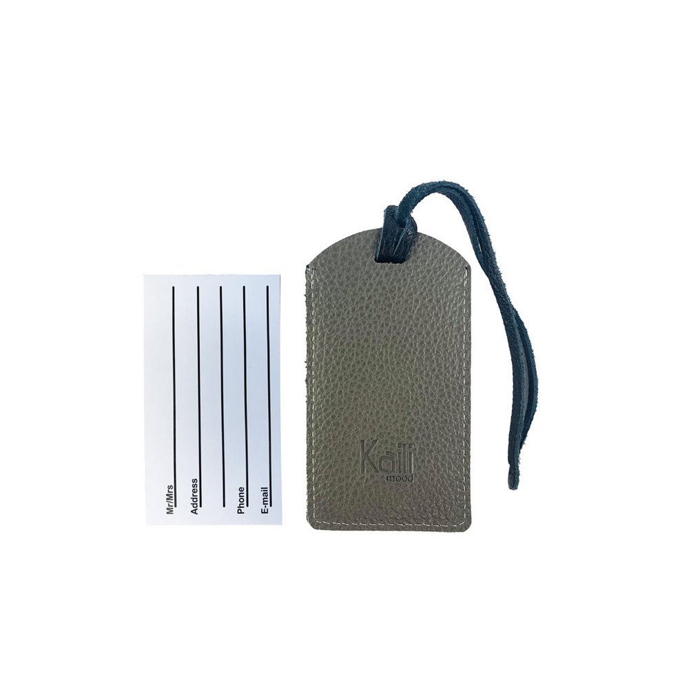 K0041AFB | Made in Italy tofarvet bagagemærke i ægte fuldnarvet læder, dollarkorn - Sort/grå farve - Dimensioner: 6,5 x 12 cm - Emballage: stiv bund/låg Gaveæske