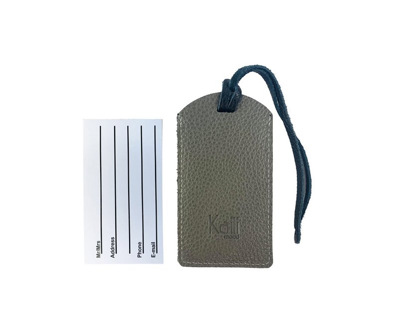 K0041AFB | Made in Italy tofarvet bagagemærke i ægte fuldnarvet læder, dollarkorn - Sort/grå farve - Dimensioner: 6,5 x 12 cm - Emballage: stiv bund/låg Gaveæske