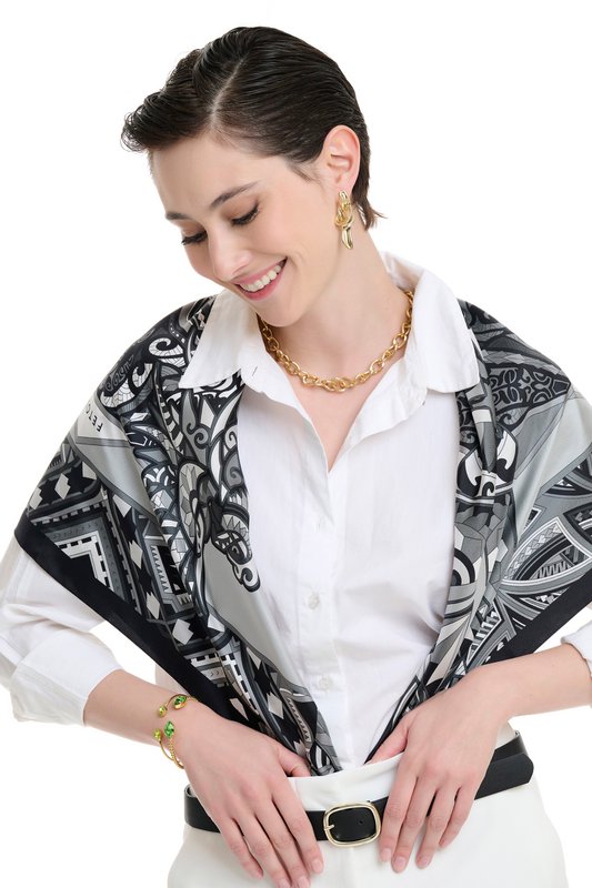 Power of Life - Sort - 90*90 cm - 100% Silke Twill