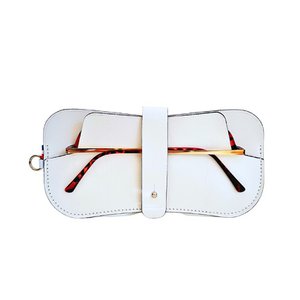 Lucie glasses holder in vegetable-tanned leather