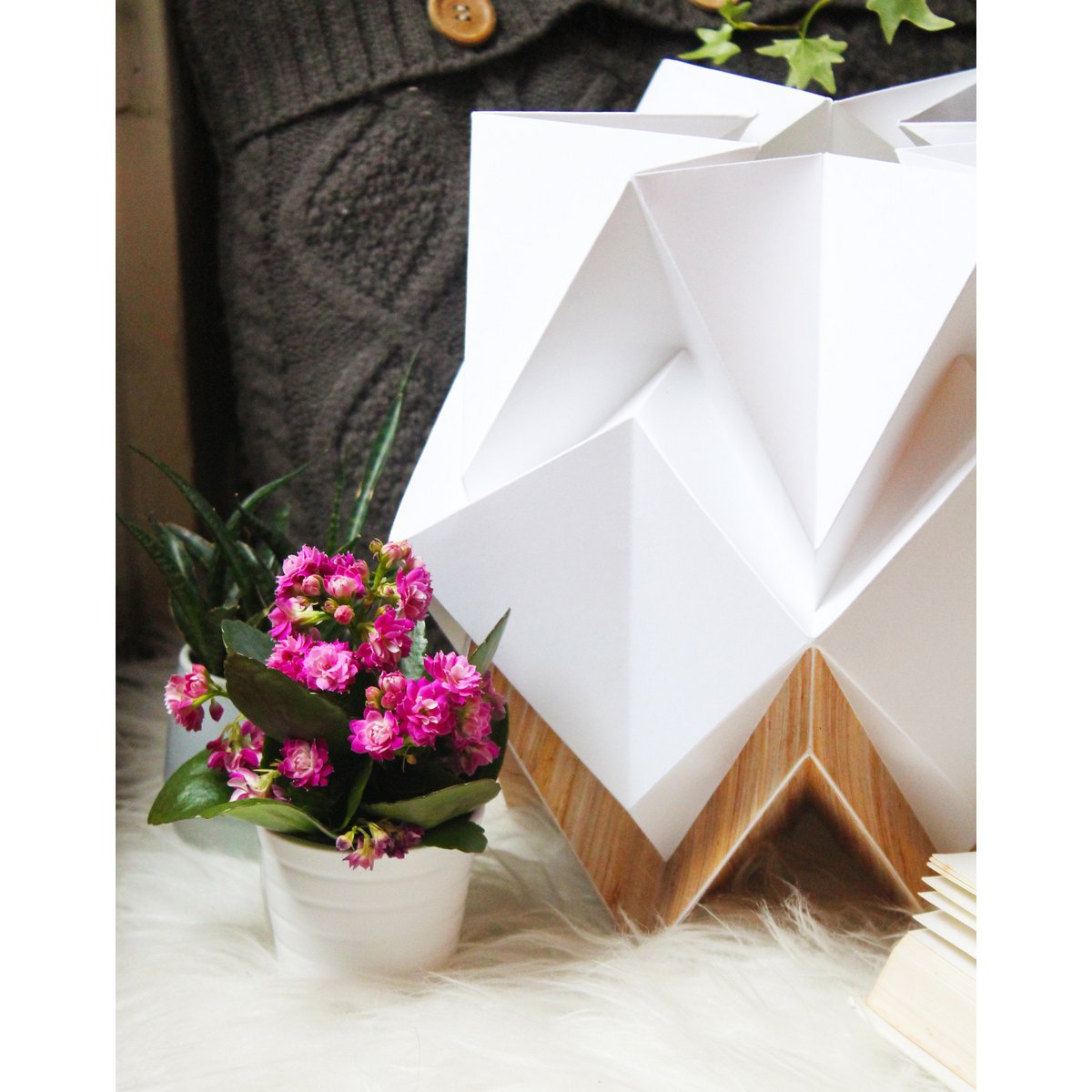 Lámpara de mesa Origami en ecomadera y papel - talla M