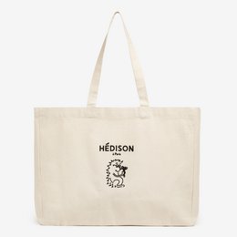 Large, natural-colored cotton tote bag with recycled materials and Hedison logo print. Ideal for weekend shopping or travel.