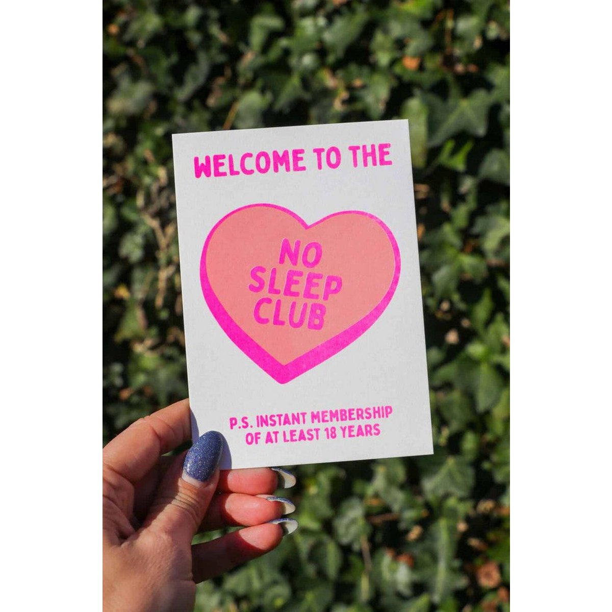 Estampado Riso No Sleep Club rosa