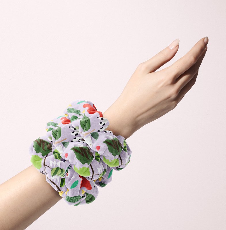 Soft Touch Velvet Scrunchie - Blomstermønster