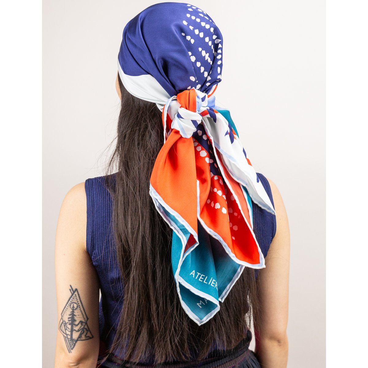 Square silk scarf 90x90 hand-rolled sewing