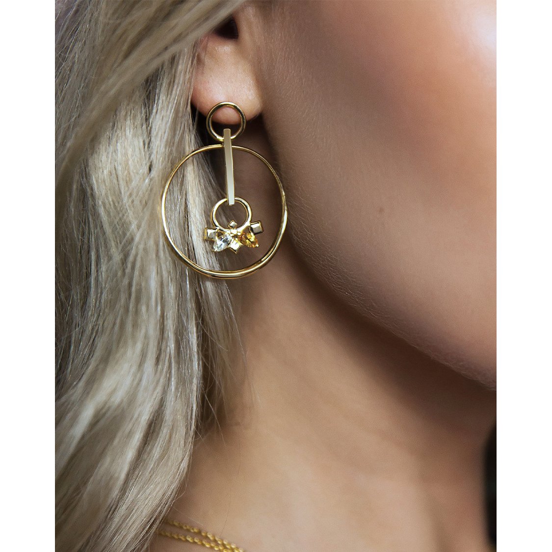 Daring Infinite Earrings Gold