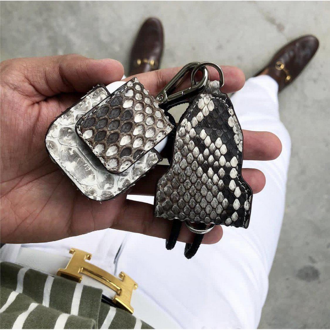 AIRPODS KOFFER PYTHON NATURAL MET KARABINER