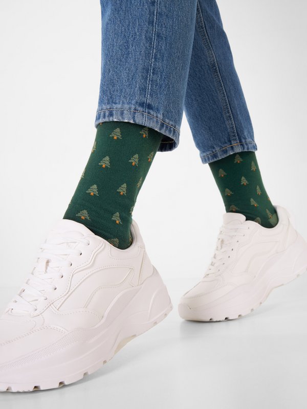 Organic Socks Trees - Green socks with a Christmas tree pattern
