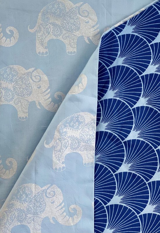Furoshiki Gift Wrap Sky Elephants & Indigo Fans Envoltura de regalo de tela - Doble cara (Reversible)