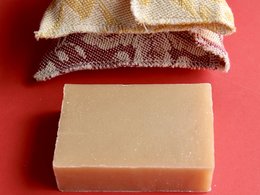 Seife aus Jasmin und roter Tonerde