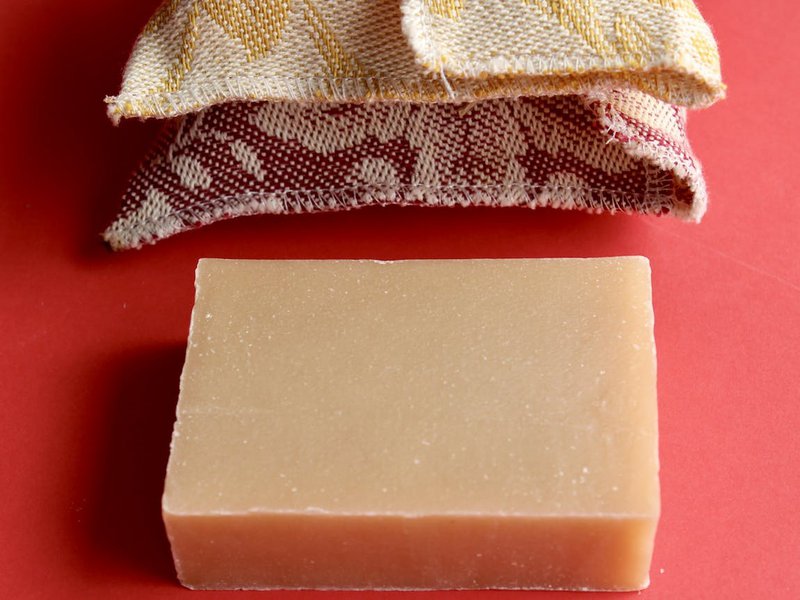Jabón de jazmín y arcilla roja