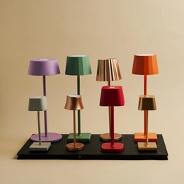 Kombi-Set Profi | 8 x Wouter Sage Green wiederaufladbare Tischlampen und Ladestation