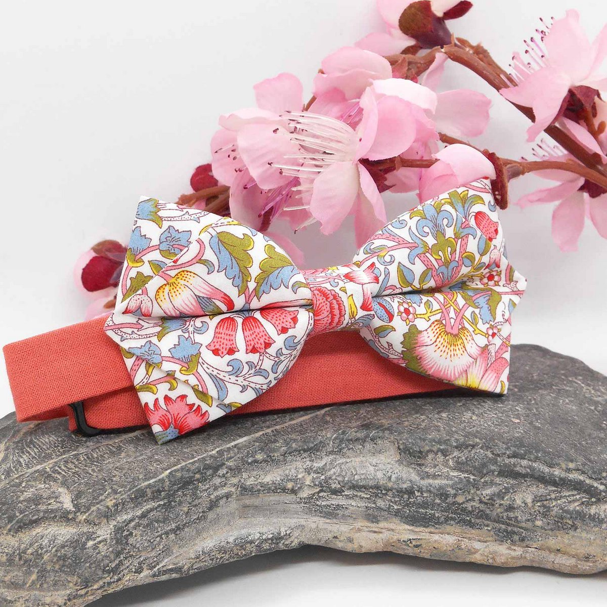 Liberty Lodden Corail Papillon knot by Herrera Valera