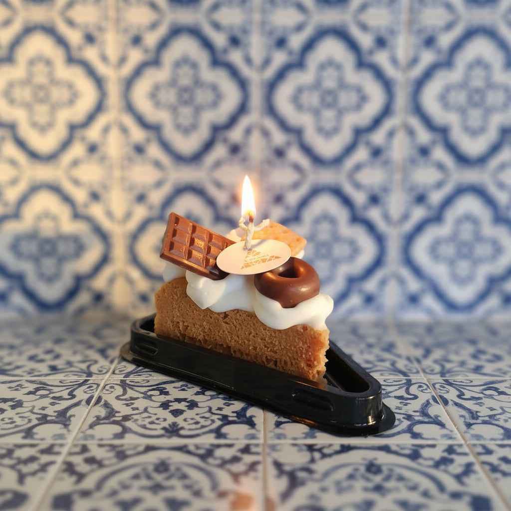 LAVURI® Caramel Slice - Cake - with whipped cream, chocolate bars and cookie rings as decoration