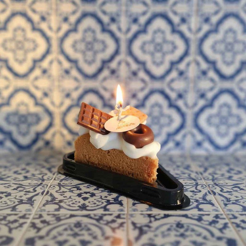 LAVURI® Caramel Slice - Cake - with whipped cream, chocolate bars and cookie rings as decoration