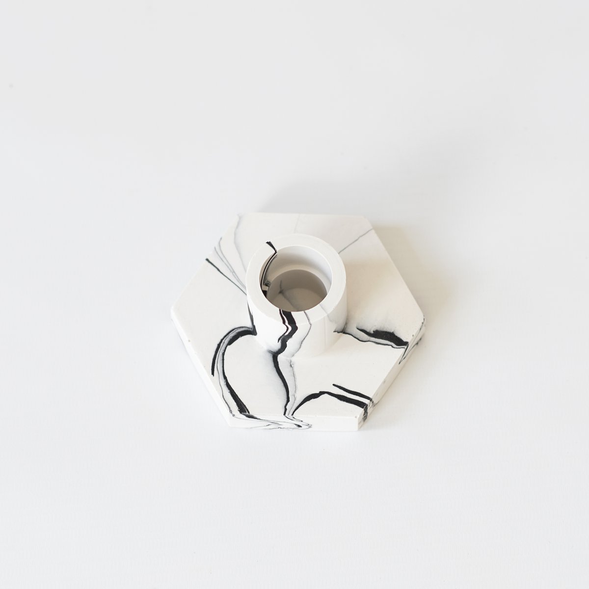 Bougeoir SART CRAFT à base hexagonale MARBRE BLANC / GRIS / BLANC 9x4.5cm