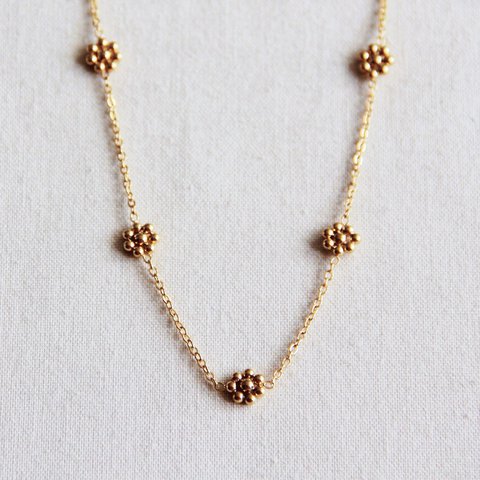 Stainless steel fine daisy flower necklace - gold