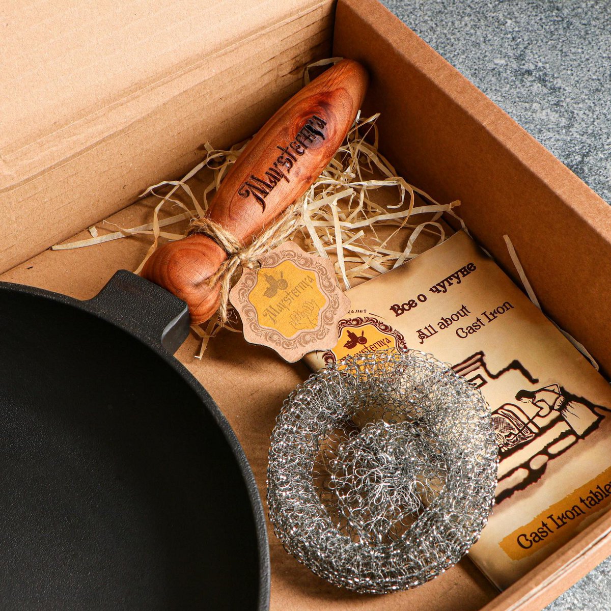 Frying pan cast iron - Ø 24 x 4 cm - cast iron pan for all heat sources - Wooden handle - PFAS Free - Black
