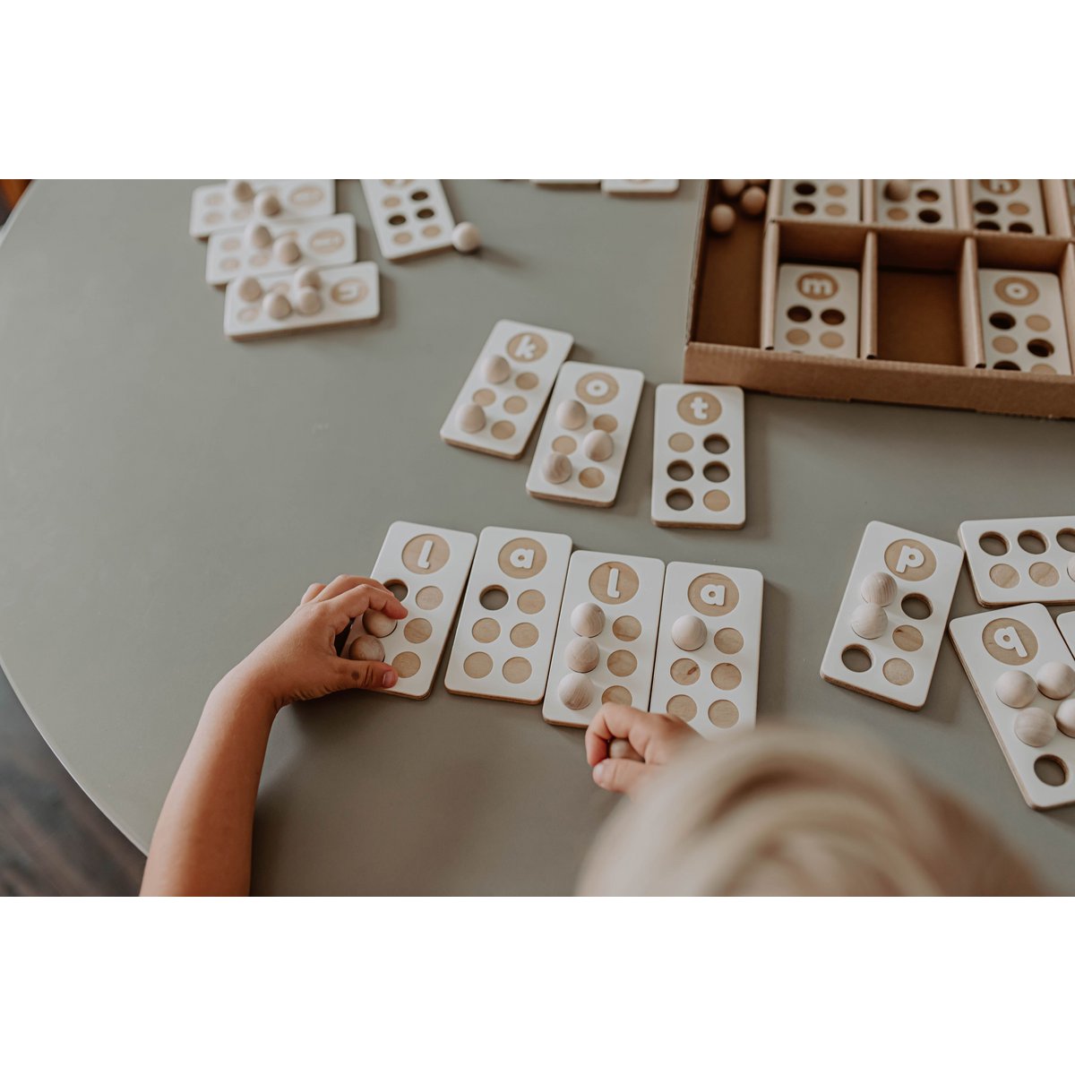 Braille et alphabet latin, jouet en bois, différentes langues