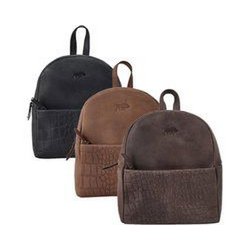 Backpack Ladies con crofone in pelle marrone chiaro - zaino in pelle di lusso con stampa di coccodrilli, una combinazione perfetta di stile e funzionalità per l'uso quotidiano.