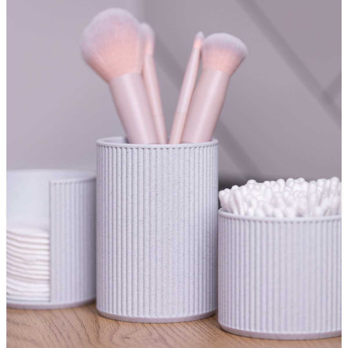 Minimalistisk marmor badeværelse og forfængelighedsarrangør sæt - ribbet design | Makeup Brush Holder, Cotton Pad Dispenser og Cotton Wab Container