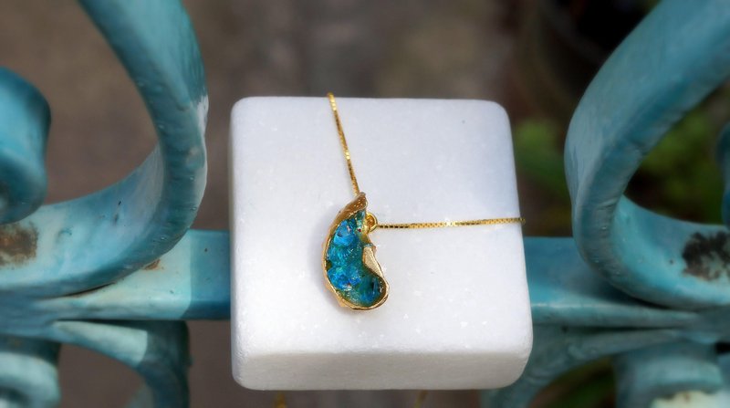 Sea Shell Necklace: Blue Murano Glass - Gold Plated Sterling Silver
