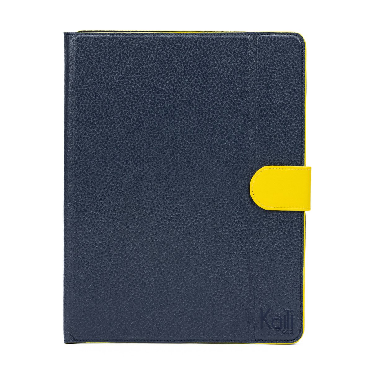 K0033DB | Hoes voor tablet Echt leer, volnerf, dollargrain. Col. Blauw met gele randen. Contrasterende tab sluiting. Afmetingen: 19,5 x 25,2 x 1 cm Verpakking: Tnt zak