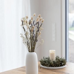 Lavender Dreams: Tørret blomsterbuket i beige-lilla