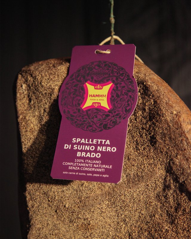 🇬🇧 Shoulder of Umbrian wild black pig - seasoned artisanal cured meat