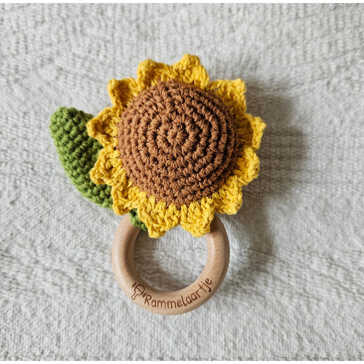 Hochet crocheté fait main - Tournesol