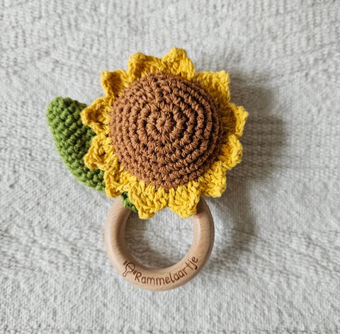 Handgefertigte gehäkelte Rassel - Sonnenblume