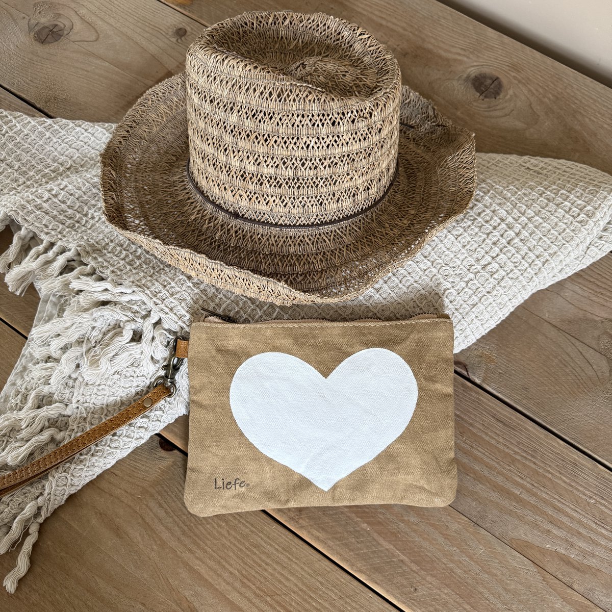 Clutch heart white (vintage brown canvas) NEW batch