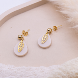 Oorbellen druppel beige blad - lichtgewicht oorknopjes herfst beige boho bladeren