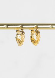 Arete flor chapado en oro 14k
