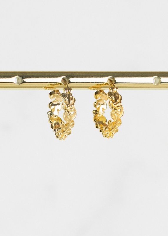 Arete flor chapado en oro 14k