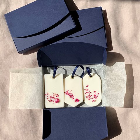 Set mit 3 Duftsuspensionen mit violetten und weißen Blumen