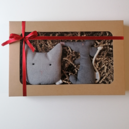 Handmade Cat Toys Gift Box, Perfect Xmas Present for your furriend