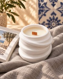 LAVURI TWISTER Candle Vanilla CUP – handgemachte Sojawachskerze