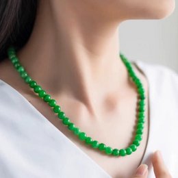 Collar de cuentas de jade imperial