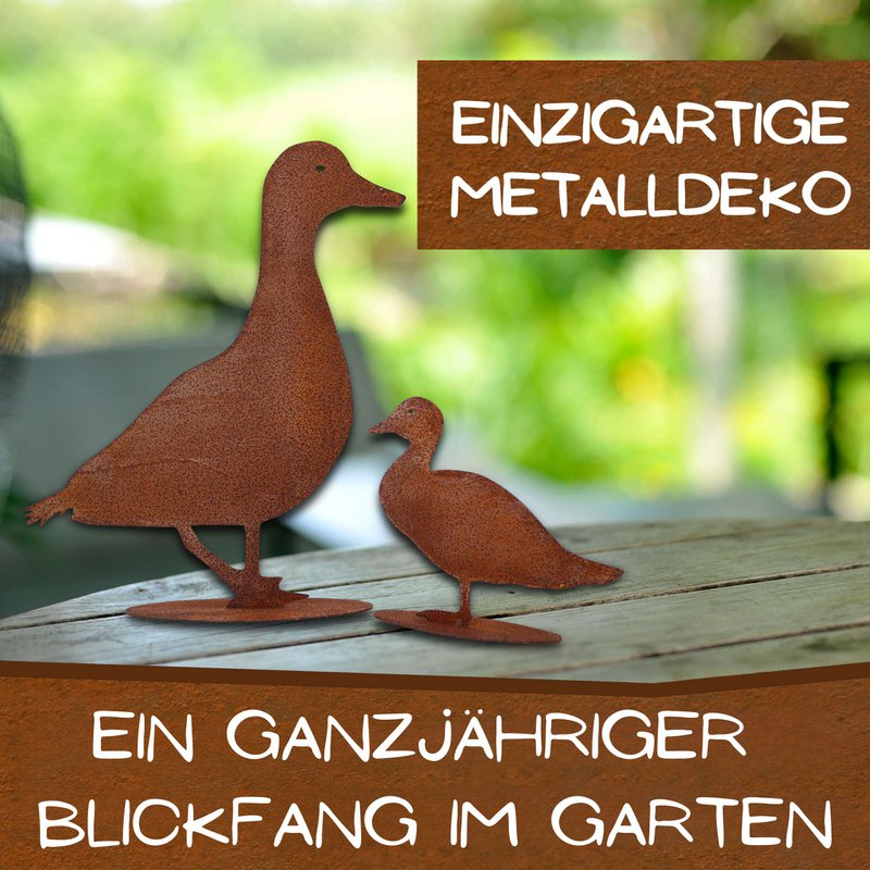Rusty decorative duck on floor plate | Patina metal decoration
