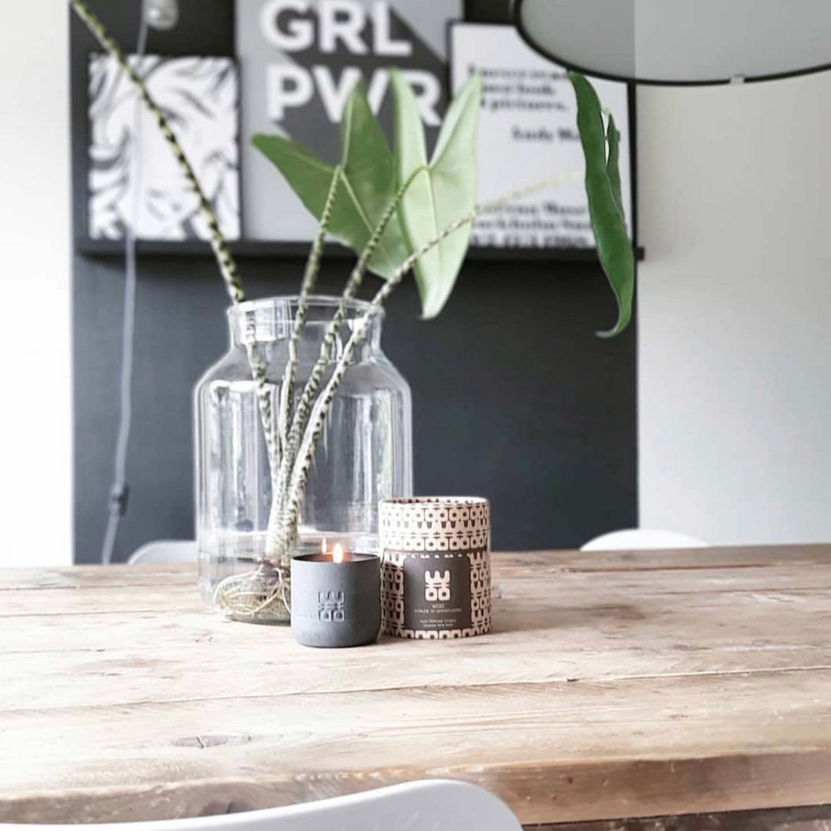 WOO Duurzame Geurkaars | Upcycled Waterfles | Mat Zwart | 60 uur brandtijd