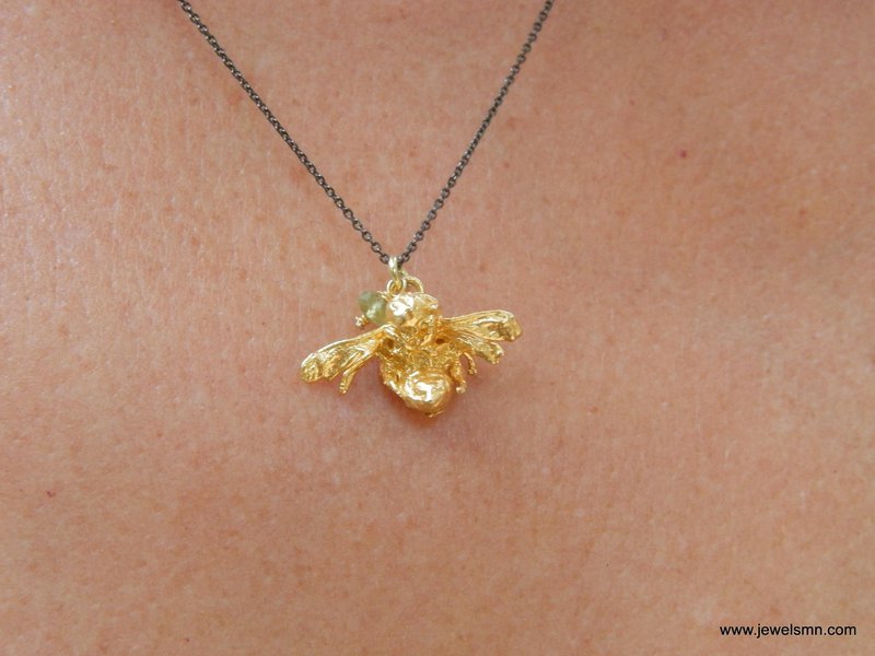 Collana con gioielli ape: ciondolo in oro ispirato alla natura - ottone riciclato ecologico