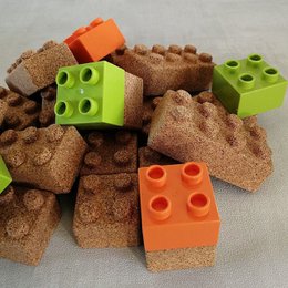Ai giocattoli ecologici di Jungle Bricks realizzati in sughero