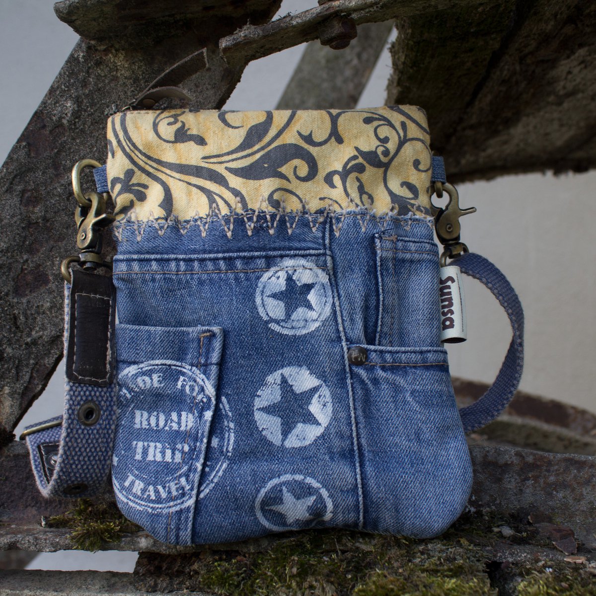 Sunsa kleine Umhängetasche. Damen Schultertasche aus Upcycling Jeans und Canvas (Segeltuch). Handtasche Vintage Retro-Stil. Crossbody Tasche für Frauen.